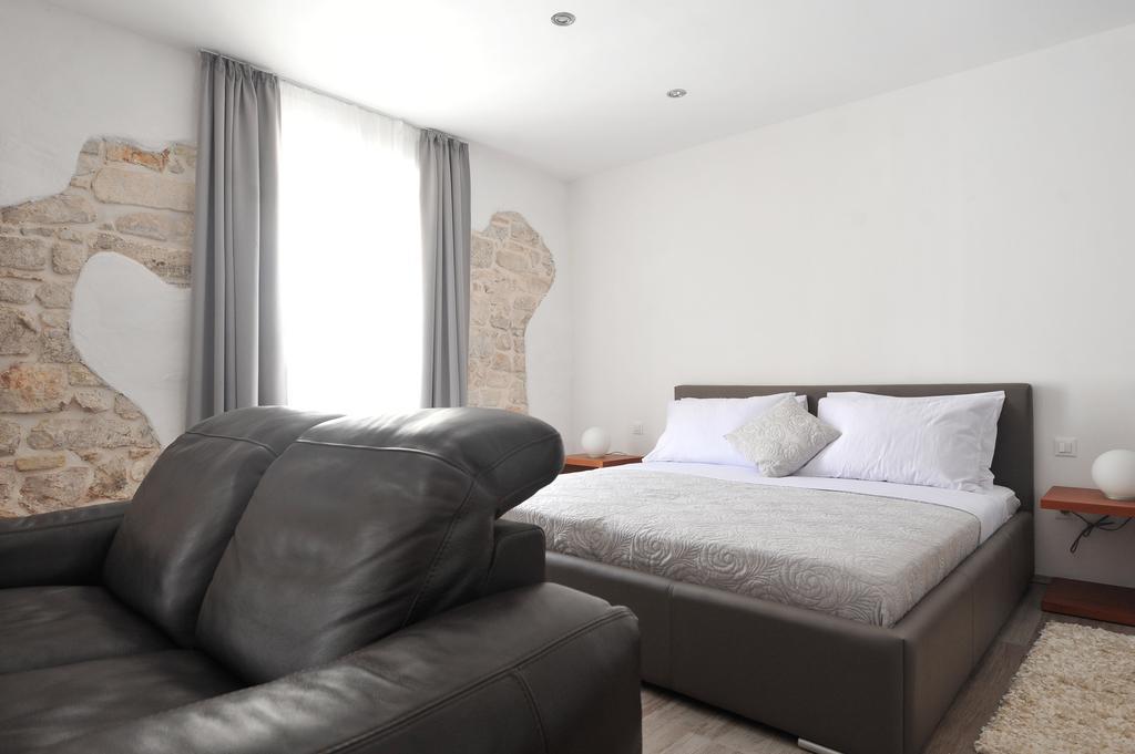 People'S Square Room 4*