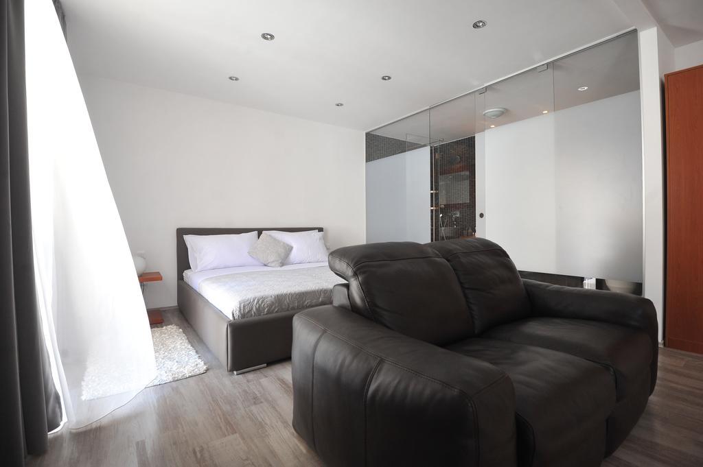 People'S Square Room 4*